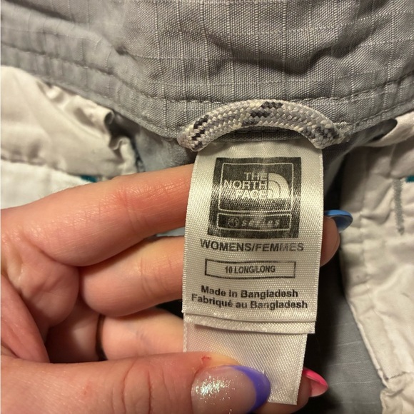 The North Face Shorts Womens Size 10L Gray Ripstop 10” Inseam Cargo Hiking - Picture 4 of 7